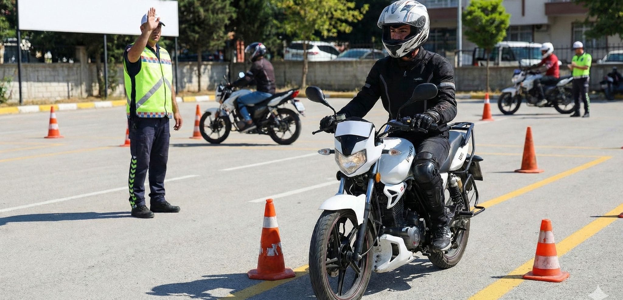 MotosikletA1 Motor EhliyetiDetayları İncele